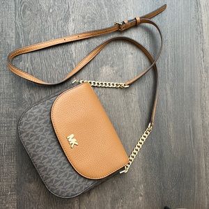 Crossbody purse